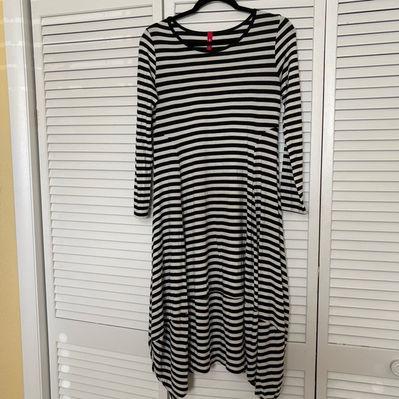 Connie Black and White Long Sleeve Dress - Picture 3 of 4